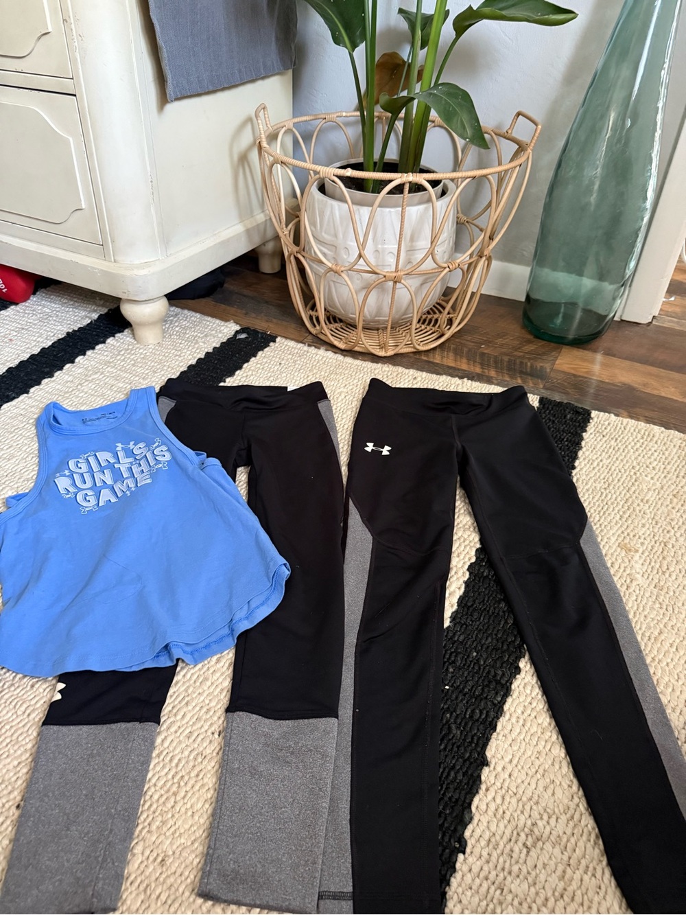 Under Armour Black Leggings with Gray Panels - Girls